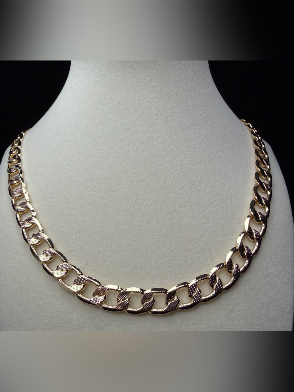 Diamond Cut Cuban 22in 9.5MM Necklace Premium Finish Brand New Hypoallergenic